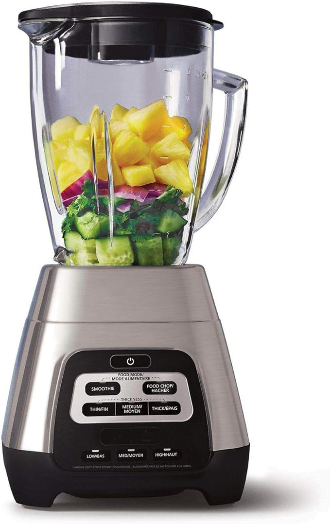Powerful Blade System Extra-large, 3-inch, 6-point stainless steel blade design to cut through tough ingredients Master Series Blender with 6-Cup Glass Jar