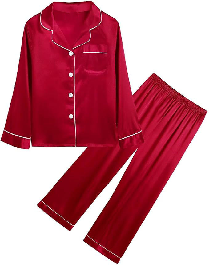Whether you’re sleeping or lounging, these silk pajamas treat you to snuggle-worthy comfort all through. We've used lightweight and breathable fabric to make the pajamas for you