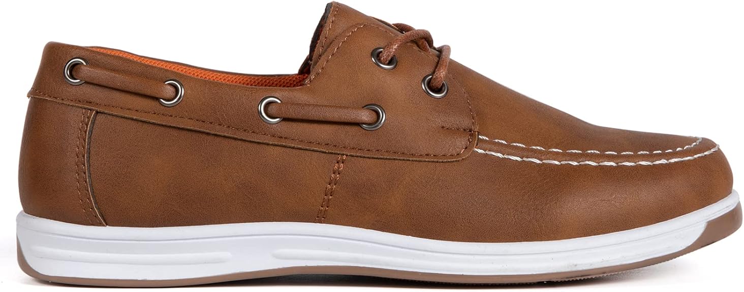 This school shoe feature low-cut design for flexiblity and roomy toe box for enhanced balance. Square moc toe.