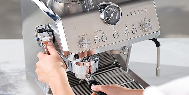 Espresso Machine, optimal for latte art right at home. Achieve the perfect milk texture with milk or your favorite milk alternatives, such as oat, soy and almond.