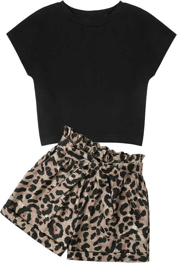 The batwing sleeve and drop shoulder style for this girl's tee top is simple but not boring. And the crew-neck t-shirt is regular length enough to cover the belly
