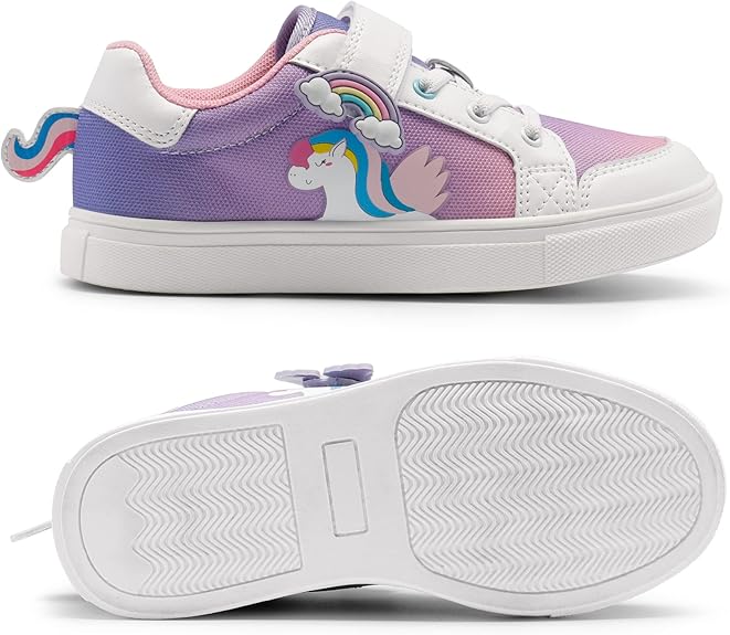 These kids' shoes are made to absorb shock and is perfect for daily wear while also featuring wear-resistant and anti-slip benefits.