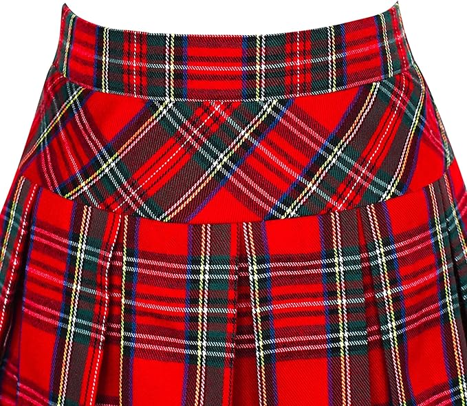 This girls skirt features a plaid pattern, a pleated design, and an elastic waistband. Inspired by school uniforms and classic tartan styles